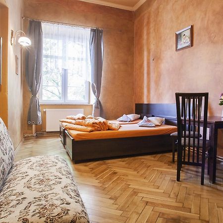 Momotown Privates Bed & Breakfast Krakow Exterior photo