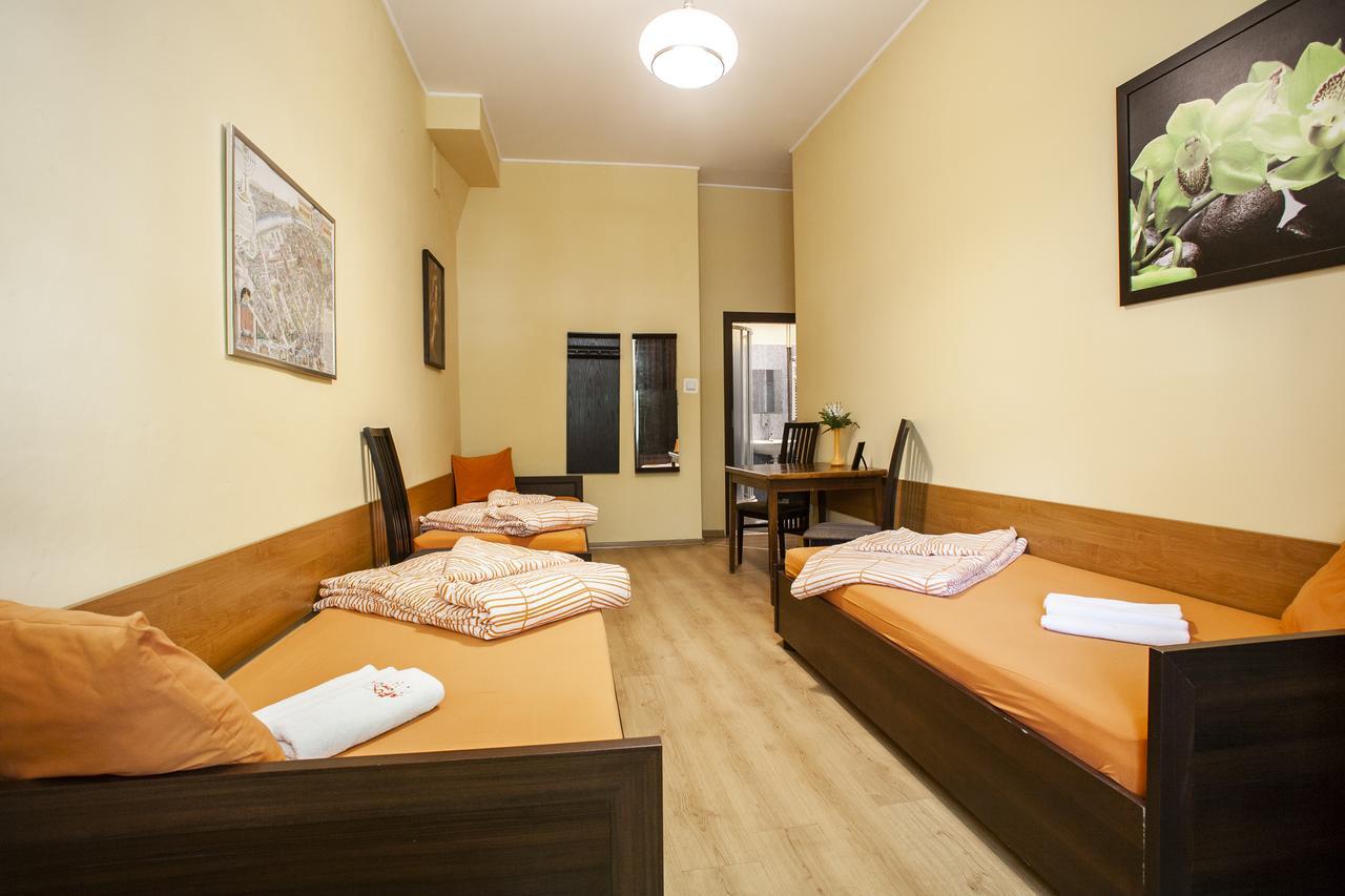 Momotown Privates Bed & Breakfast Krakow Exterior photo