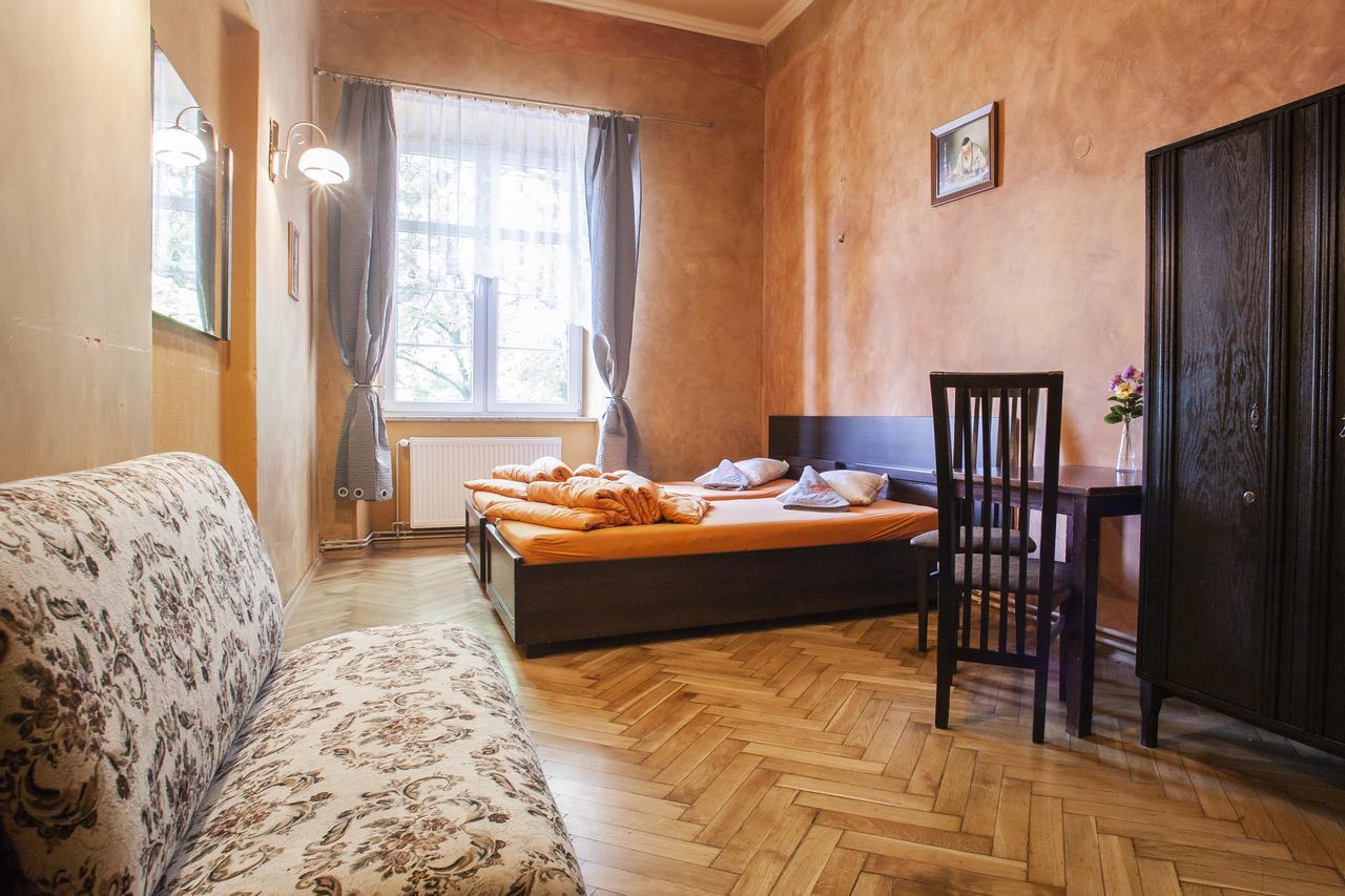 Momotown Privates Bed & Breakfast Krakow Exterior photo